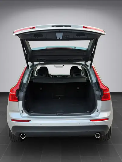 Volvo XC60 D4 AWD Momentum — SUV premium diesel, 96'300 km, tout équipé — Miniature 18