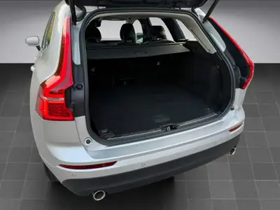 Volvo XC60 D4 AWD Momentum — SUV premium diesel, 96'300 km, tout équipé — Miniature 19