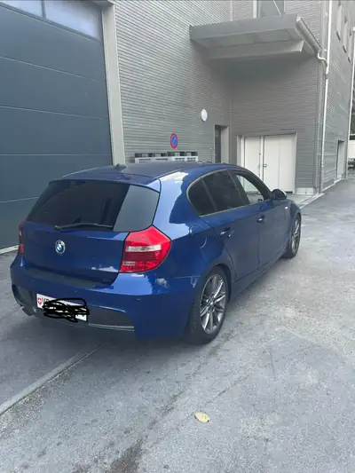 BMW 123d — Berline diesel performante, 190'000 km, sans sinistre — Heckansicht