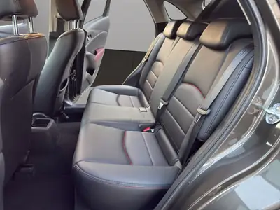 Mazda CX-3 2.0 Revolution AWD — Compact SUV fiable, tout-terrain et bien équipé — Miniature 13