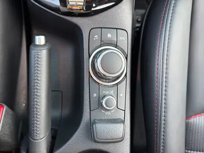 Mazda CX-3 2.0 Revolution AWD — Compact SUV fiable, tout-terrain et bien équipé — Miniature 25