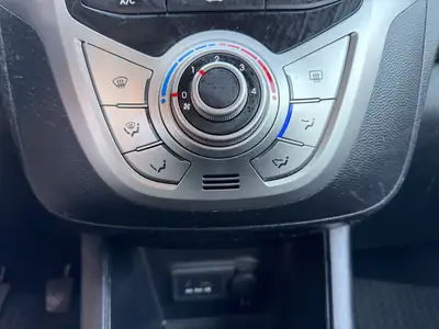 Hyundai iX20 1.4 Comfort — Monospace compact fiable, entretien à jour, sans sinistre — Miniature 16