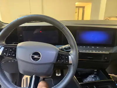 Opel Astra 1.6 T PHEV 180 — Break hybride rechargeable, ultra-économe — interior