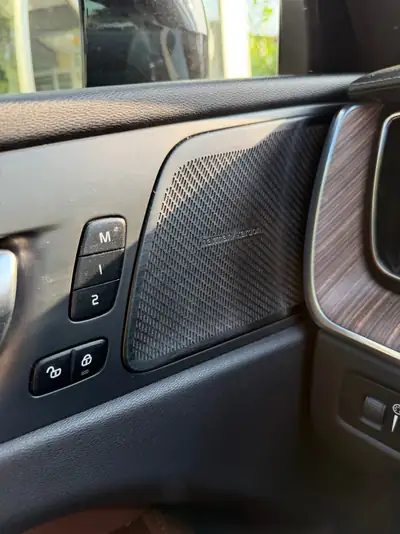 Volvo XC60 T8 eAWD Inscription — SUV hybride rechargeable, 177 600 km — détail