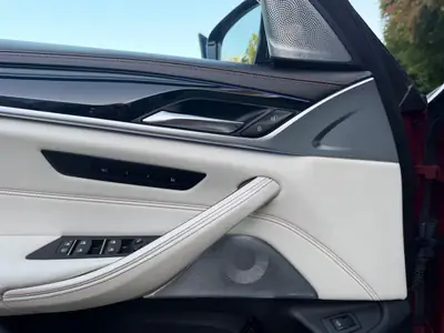 BMW M5 xDrive Drivelogic First Edition — Berline sportive 600 ch, 100'900 km seulement — Thumbnail 13