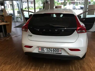 Volvo V40 2.0 D2 Momentum — Break économique, 57'000 km, diesel fiable — Heckansicht