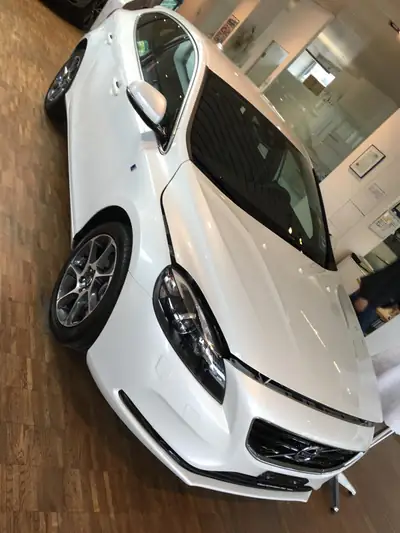 Volvo V40 2.0 D2 Momentum — Break économique, 57'000 km, diesel fiable — Außenansicht