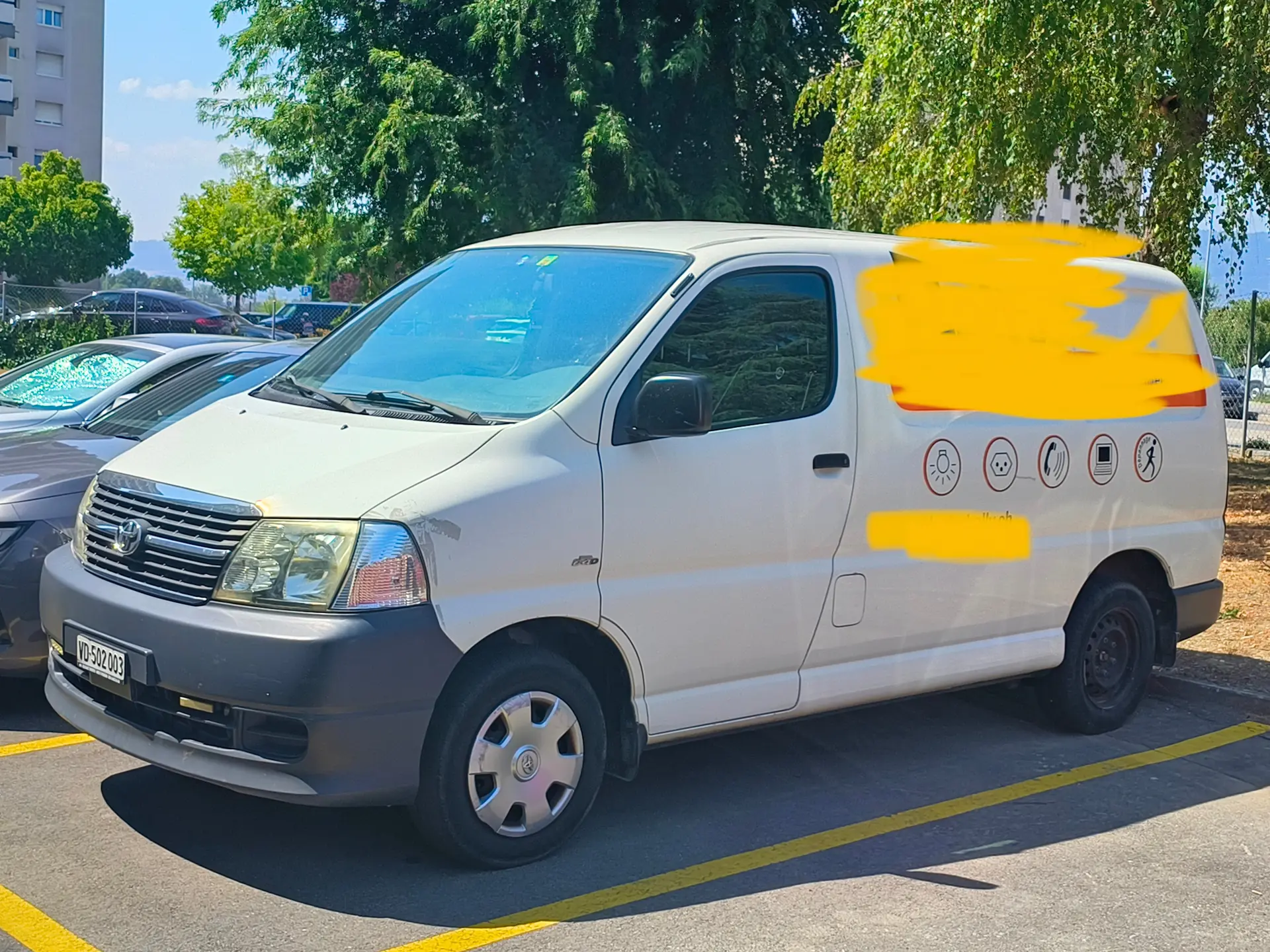 Toyota HI-ACE 2.5 D-4D — Utilitaire polyvalent, 160'000 km, moteur éprouvé