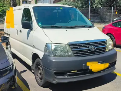 Toyota HI-ACE 2.5 D-4D — Utilitaire polyvalent, 160'000 km, moteur éprouvé — vista posteriore