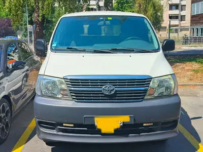 Toyota HI-ACE 2.5 D-4D — Utilitaire polyvalent, 160'000 km, moteur éprouvé — interni