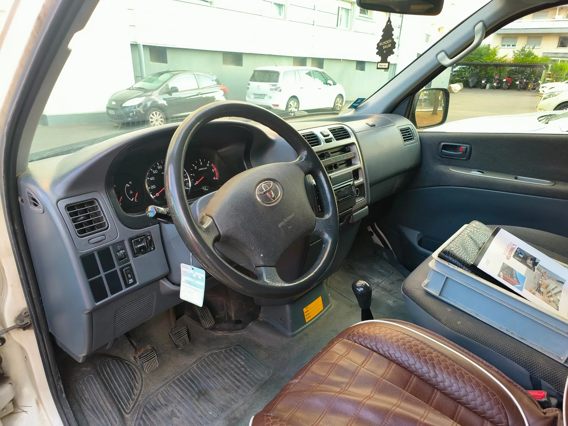 Toyota Hiace 2011 occasion Champagne — 5