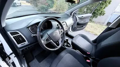 Hyundai i20 1.2 Comfort — Citadine fiable, excellent état, expertisée — Miniature 11