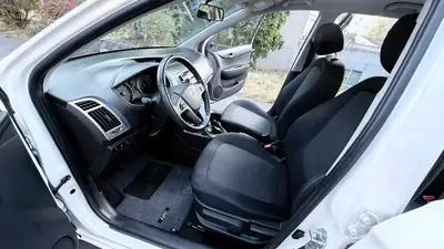 Hyundai i20 1.2 Comfort — Citadine fiable, excellent état, expertisée — Miniature 10