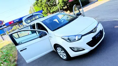 Hyundai i20 1.2 Comfort — Citadine fiable, excellent état, expertisée — Miniature 13