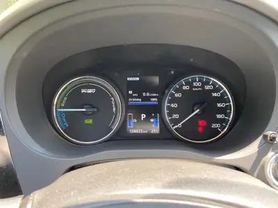 Mitsubishi Outlander PHEV Style — SUV hybride rechargeable 4WD, entretien irréprochable — interior