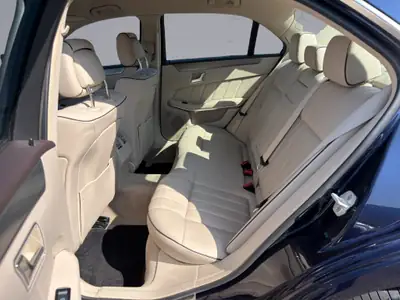 Mercedes-Benz E 400 V6 Avantgarde 4matic — Berline premium allemande, 333 ch, traction intégrale — Miniature 10