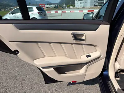 Mercedes-Benz E 400 V6 Avantgarde 4matic — Berline premium allemande, 333 ch, traction intégrale — Miniature 19
