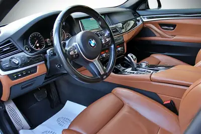 BMW 535d Touring xDrive M-Paket — Break diesel performant, révisions à jour — Miniature 9