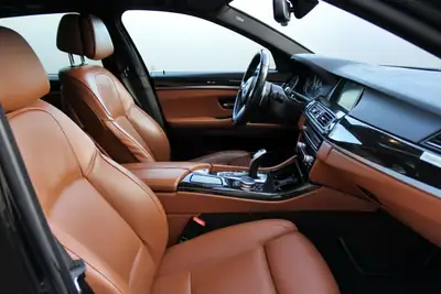 BMW 535d Touring xDrive M-Paket — Break diesel performant, révisions à jour — Miniature 14