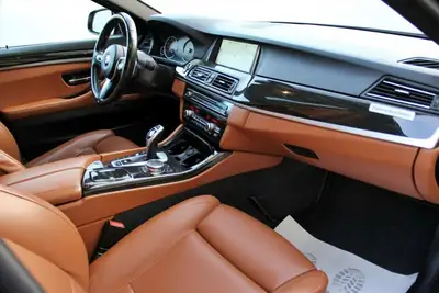 BMW 535d Touring xDrive M-Paket — Break diesel performant, révisions à jour — Miniature 13