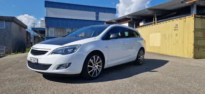 Opel Astra J 16T ST — Break robuste, moteur turbo 130 ch, sans sinistre — rear view