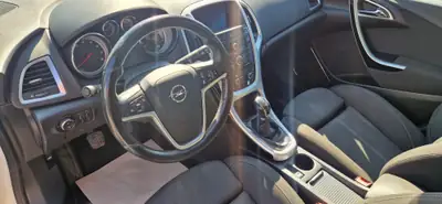 Opel Astra J 16T ST — Break robuste, moteur turbo 130 ch, sans sinistre — dashboard