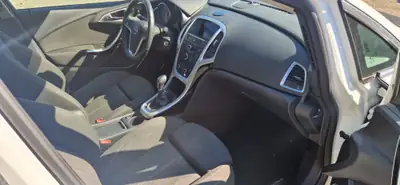 Opel Astra J 16T ST — Break robuste, moteur turbo 130 ch, sans sinistre — Thumbnail 10