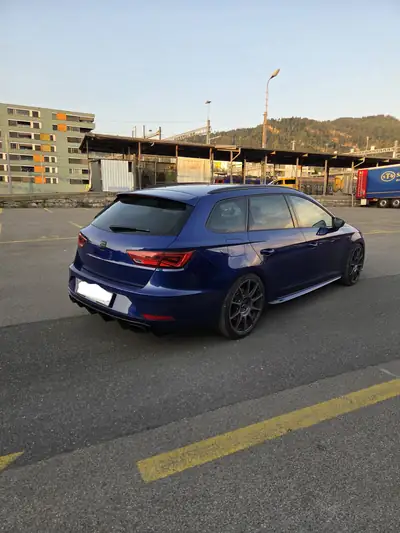 Seat Leon ST 2.0 TSI Cupra 300 4Drive DSG — Berline sportive tout-terrain, 300 ch affûtés — side view