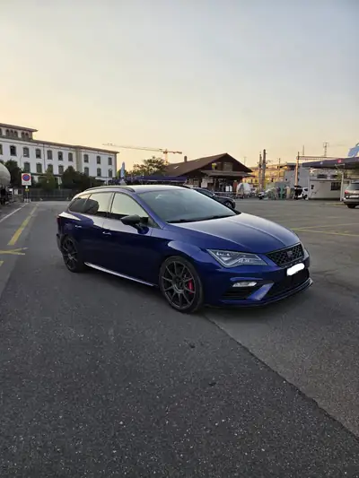 Seat Leon ST 2.0 TSI Cupra 300 4Drive DSG — Berline sportive tout-terrain, 300 ch affûtés — rear view