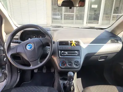 Fiat Punto 1.4 8V 77 Active — Citadine fiable, faible kilométrage, sans sinistre — Heckansicht