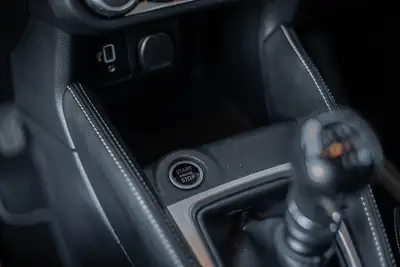 Nissan Micra DIG-T 117 n-sport — Citadine dynamique, entretien complet, roues hiver incluses — Miniature 13