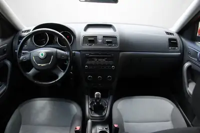 Skoda Yeti 1.8 TSI Ambition 4x4 — SUV compact polyvalent, entretien à jour — Miniature 11