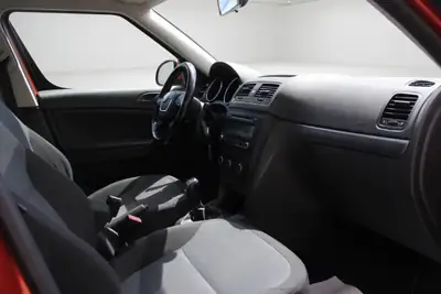 Skoda Yeti 1.8 TSI Ambition 4x4 — SUV compact polyvalent, entretien à jour — Miniature 13