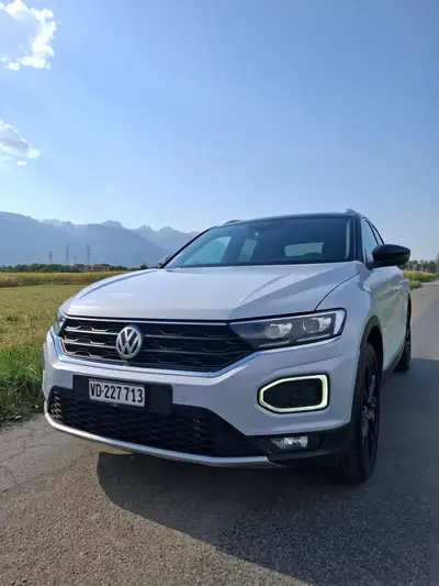 VW T-Roc 2.0 TSI Sport DSG 4Motion — SUV compact 190ch, traction intégrale et technologie connectée — côté