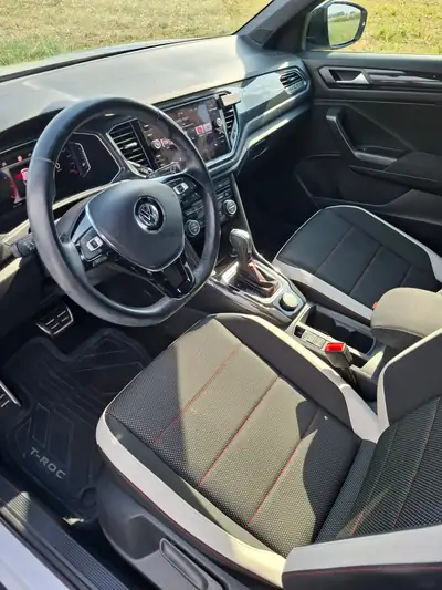 VW T-Roc 2.0 TSI Sport DSG 4Motion — SUV compact 190ch, traction intégrale et technologie connectée — tableau de bord