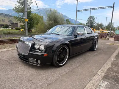 Chrysler 300C SRT8 6.1 HEMI V8 — Muscle car américain rare, 432 ch purs — exterior view