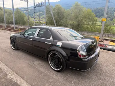 Chrysler 300C SRT8 6.1 HEMI V8 — Muscle car américain rare, 432 ch purs — interior