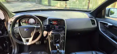 Volvo XC60 2.0 T6 R-Design AWD — SUV premium 306 ch, traction intégrale, sans sinistre — detail