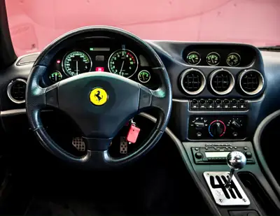Ferrari F550 Pozzi Blue — Chef-d'œuvre des années 2000, historique complet depuis Ferrari Zénith — Armaturenbrett