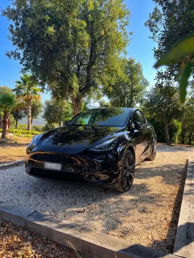 Tesla Model Y RWD 2023 — SUV électrique performant, 54 000 km seulement — exterior view