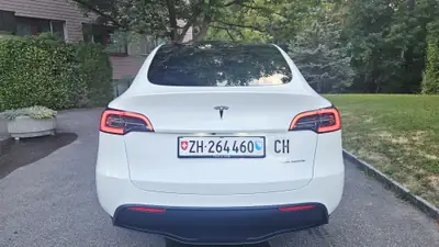 Tesla Model Y Long Range Dual Motor AWD — Performance électrique et autonomie premium — Miniatur 9