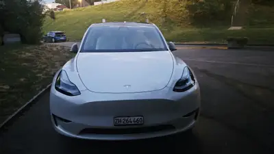 Tesla Model Y Long Range Dual Motor AWD — Performance électrique et autonomie premium — Miniatur 10