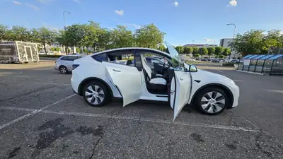 Tesla Model Y Long Range Dual Motor AWD — Performance électrique et autonomie premium — Miniatur 12