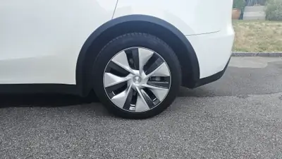 Tesla Model Y Long Range Dual Motor AWD — Performance électrique et autonomie premium — Miniatur 13