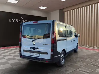 Renault Trafic Blue dCi 120 — Monospace 8 places, diesel économique et spacieux — Heckansicht
