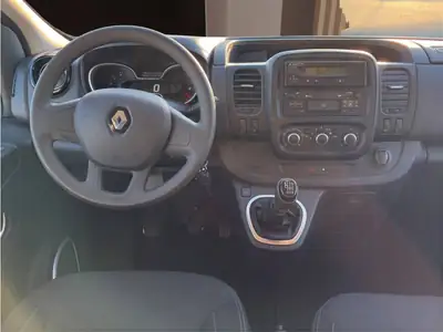 Renault Trafic Blue dCi 120 — Monospace 8 places, diesel économique et spacieux — Armaturenbrett