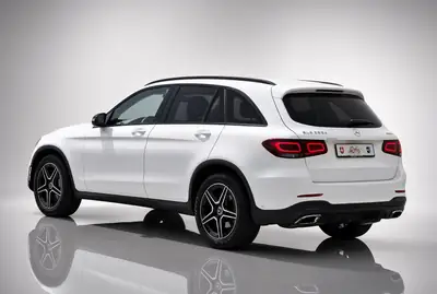 Mercedes-Benz GLC 300 d AMG Line — SUV premium diesel 4Matic, entretien complet — Heckansicht