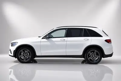 Mercedes-Benz GLC 300 d AMG Line — SUV premium diesel 4Matic, entretien complet — Seitenansicht