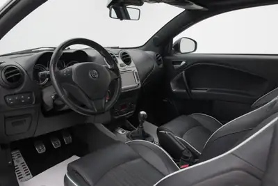 Alfa Romeo MiTo 1.4 TB Quadrifoglio Verde — Citadine sportive affûtée, peu kilométrée — Miniature 9
