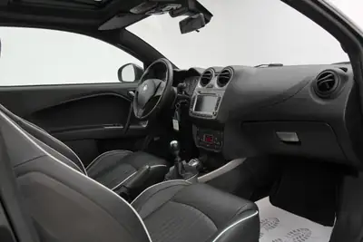 Alfa Romeo MiTo 1.4 TB Quadrifoglio Verde — Citadine sportive affûtée, peu kilométrée — Miniature 12